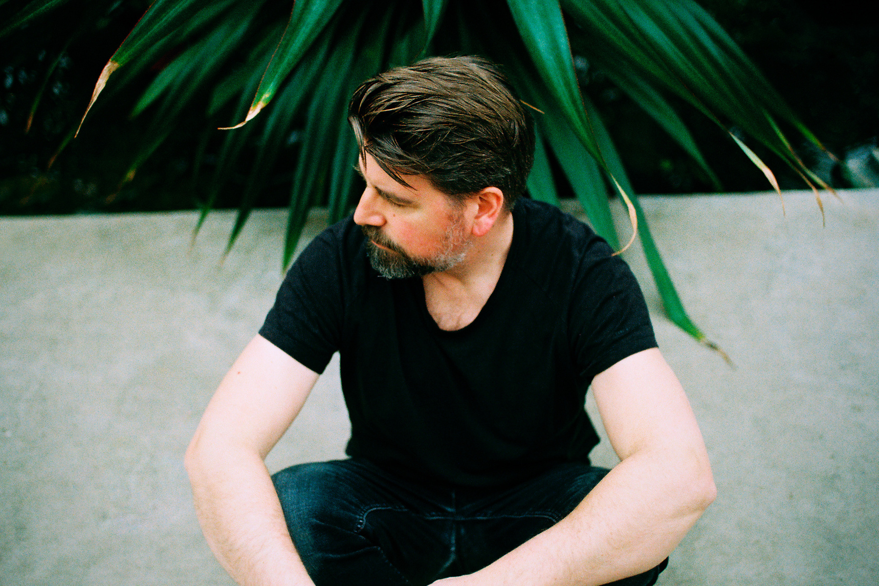 
Julien Fertl, Nürnberg, Fotograf, Portrait, Reportage, Stefan Prange, The Green Apple Sea, Treibhaus, Grün, Pflanzen, Natur, Musik, Musiker, Gitarrist, Rolling Stone, Erlangen, Analog, Nikon
