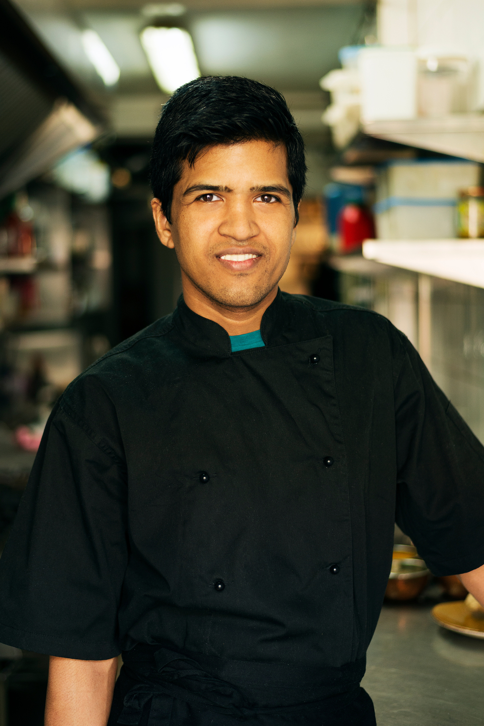 Julien Fertl, Nürnberg, Erlangen, Fürth, Fotograf, Portrait, Editorial, Corporate, House Of India, Erlangen, Restaurant, Indisch, Indien, Essen, Gastronomie, Pal Singh, Kulinarik, Tandoor, Bestellung, Tradition, Küche