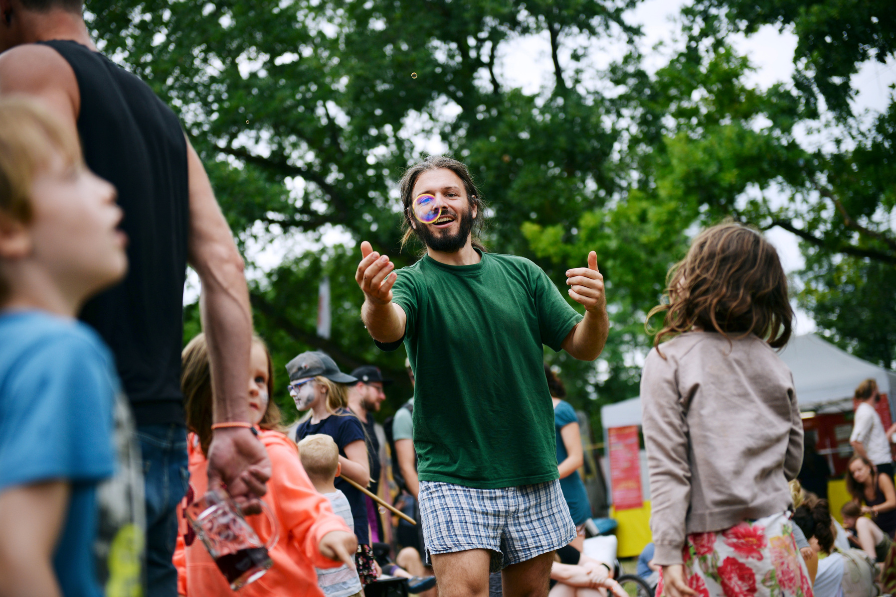 Julien Fertl, Nürnberg, Erlangen, Fürth, Fotograf, Portrait, Editorial, Corporate, Festival, Lachen, Sommer, Sonne, Musikfestival, Weinturm, Weinturm Open Air, Bad Windsheim, Franken