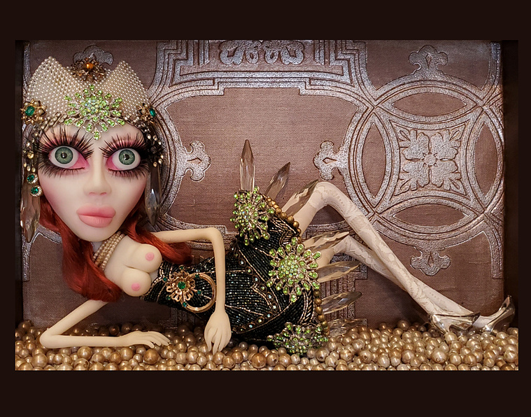 Commissioned piece by one of Vinsantos' premiere collectors. With this beauty, the client specified dimensions and requested green eyes, red hair and supple breasts. Vinsantos was left to his imagination to run wild with the rest. 