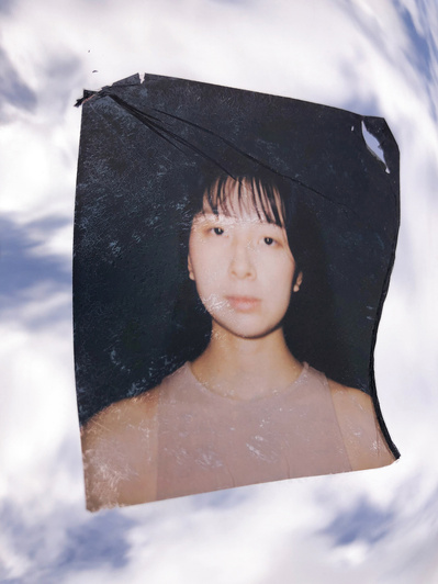 ‘Distorted Bodies’ explores our distorted versions of Beauty and the impact this has on us. Polaroid emulsion lift on mirrored surface.