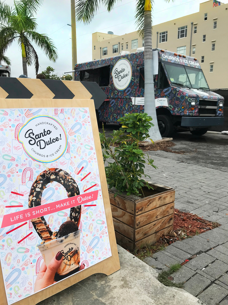 amlgmatd, santo dulce, graphic design, logo design, logo, logotype, branding, brand identity, illustration, churros, ice cream, churros & ice cream, food truck, food truck design, wrap design