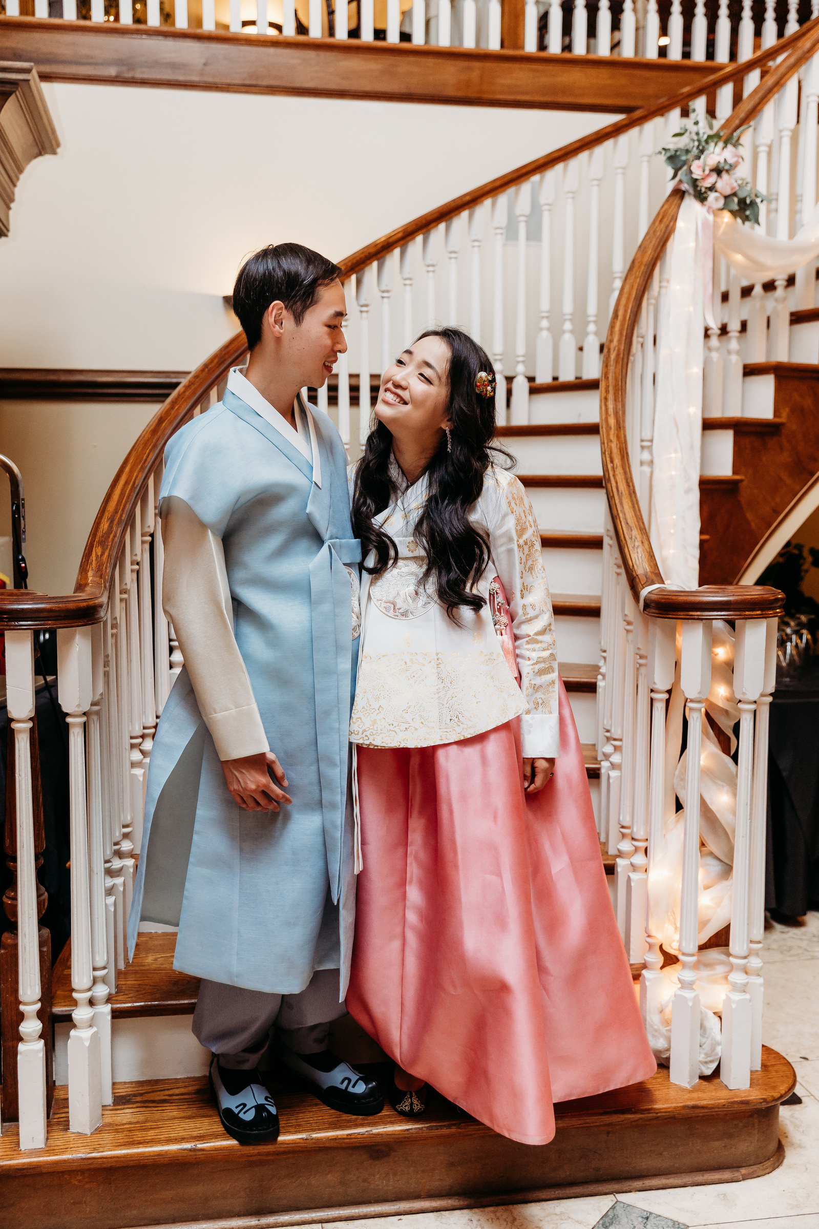 bride and groom in traditional hanbok