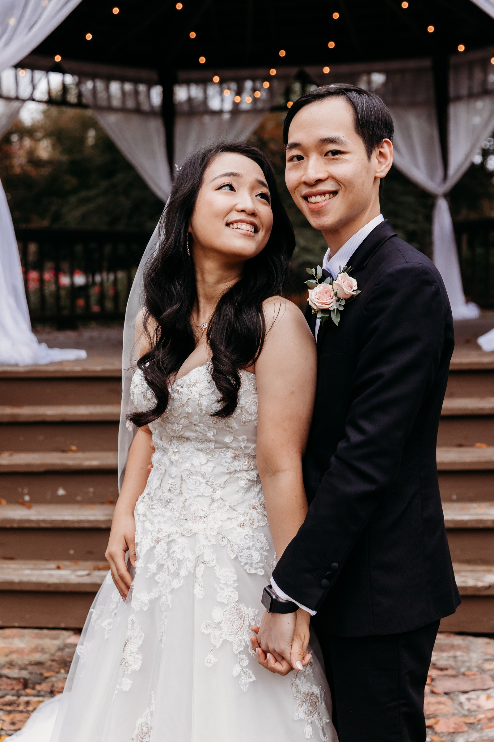 wedding couple pose 