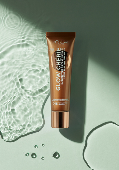 An eye-catching image capturing a Loreal product placed on the floor, with water gently surrounding it. This visually appealing shot is skillfully photographed by David Lineton, an expert in London beauty makeup photography.