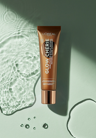 An eye-catching image capturing a Loreal product placed on the floor, with water gently surrounding it. This visually appealing shot is skillfully photographed by David Lineton, an expert in London beauty makeup photography.