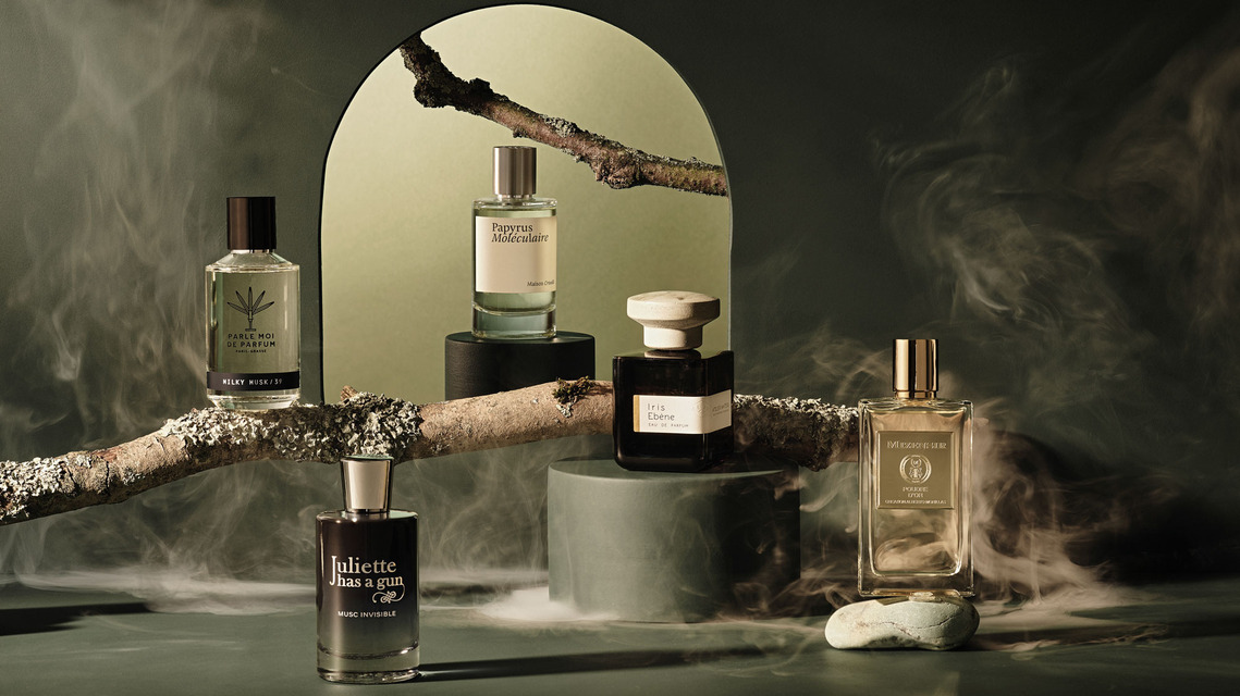 David Lineton Still Life Fragrance. A woody musky set with Mizensir, Juliette has a gun and more Fragrances. Whispy smoke lingers in a rich green image with the hero fragrance framed in a central archway.