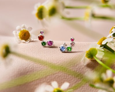 A captivating horizontal view capturing the pieces of jewelry artfully arranged in between sunflowers. This visually enchanting scene is skillfully photographed by David Lineton, an expert in commercial jewelry photography in London.