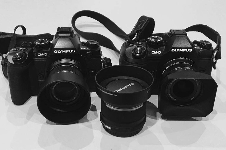 Olympus OM-D E-M1 Mark II and fast prime lenses for street photography