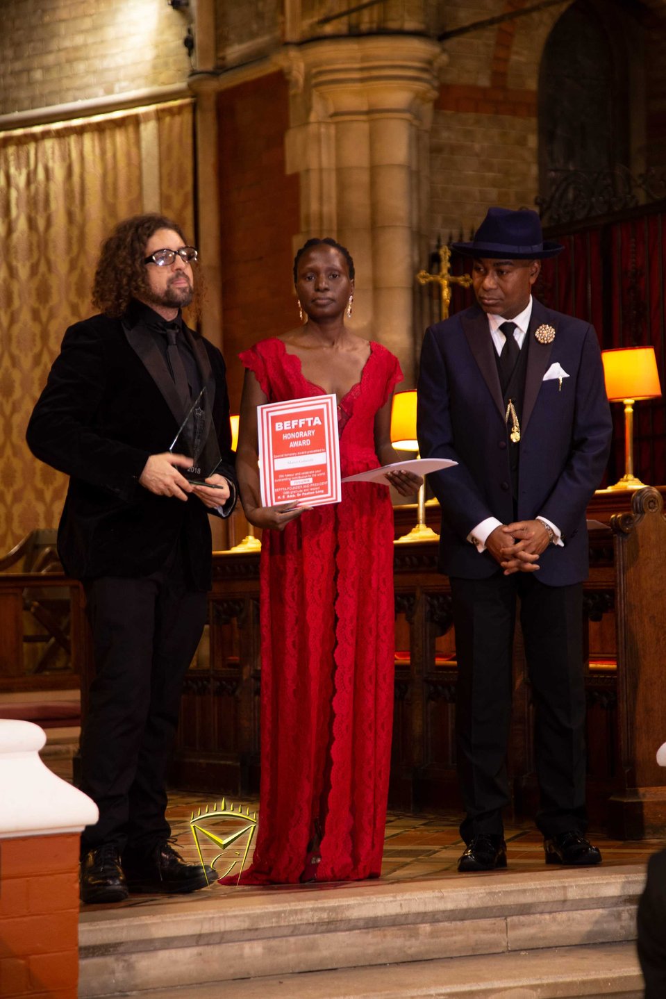 Marco supported diversity in the world of fashion, developing the theme during London Fashion Week 19. The photographer immortalized Raiche 'Mederick, a 25-year-old girl (her house burned down when she was only 8 months old).
