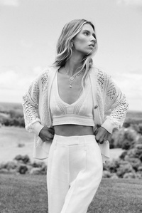 Fashion photography. Editorial Photography. Campaign. Female model. On location. Off-set.