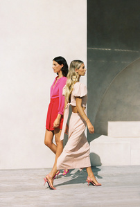 Fashion photography. Editorial Photography. Campaign. Female model. On location. Off-set.