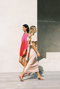 Fashion photography. Editorial Photography. Campaign. Female model. On location. Off-set.
