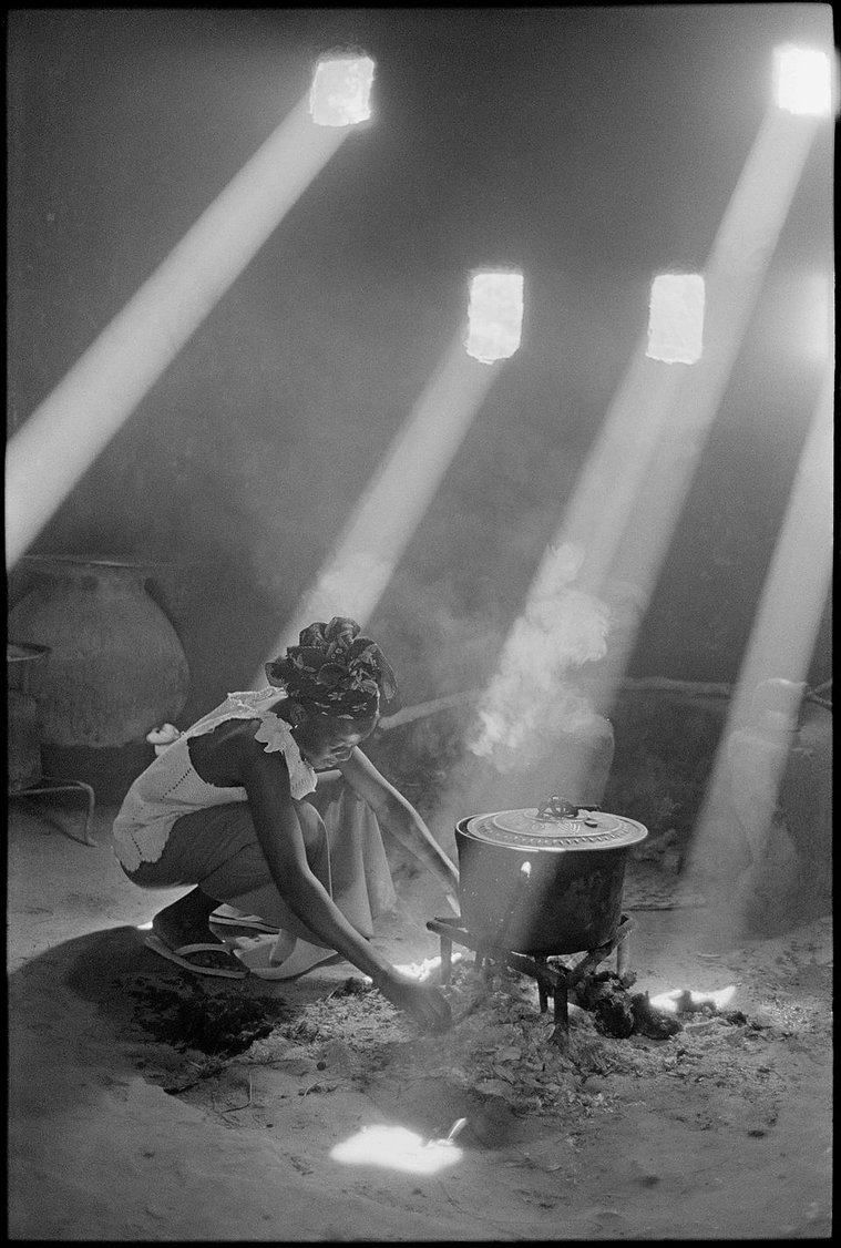 Nicholas Blair photography, 1986, black and white, women cooking, open fire
