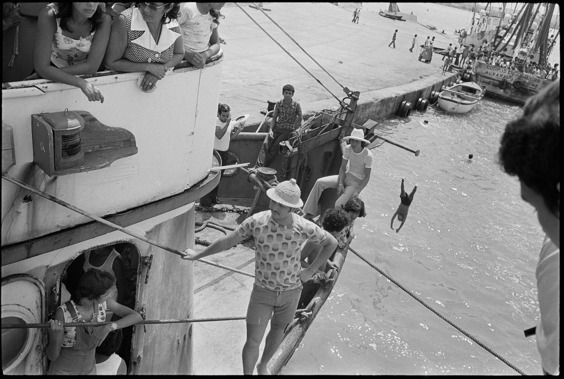 Nicholas Blair photography copyright 1977, black and white, Diving, Boats