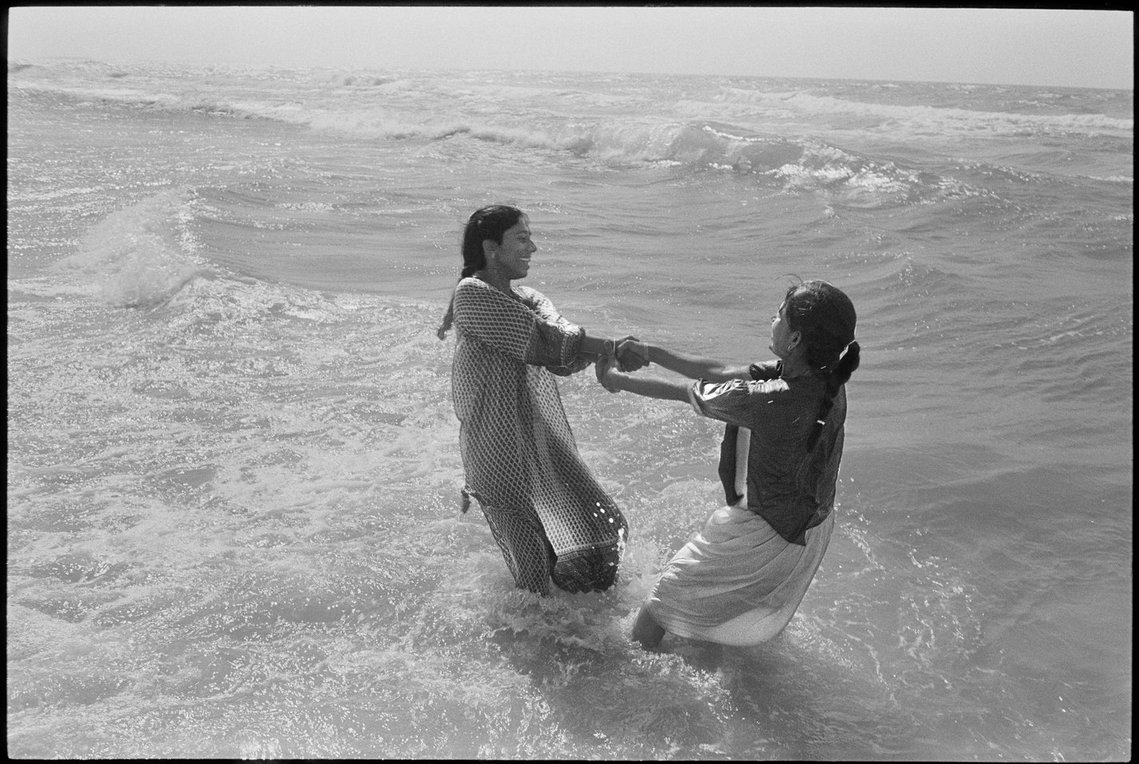 Nicholas Blair photography copyright 1987, black and white, Puri India, Girls playing in the ocean