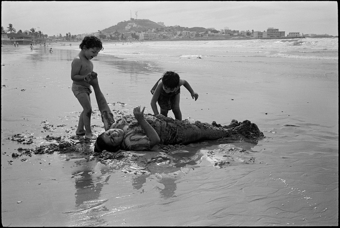 Nicholas Blair photography copyright 1981, black and white, Children on beach, playing