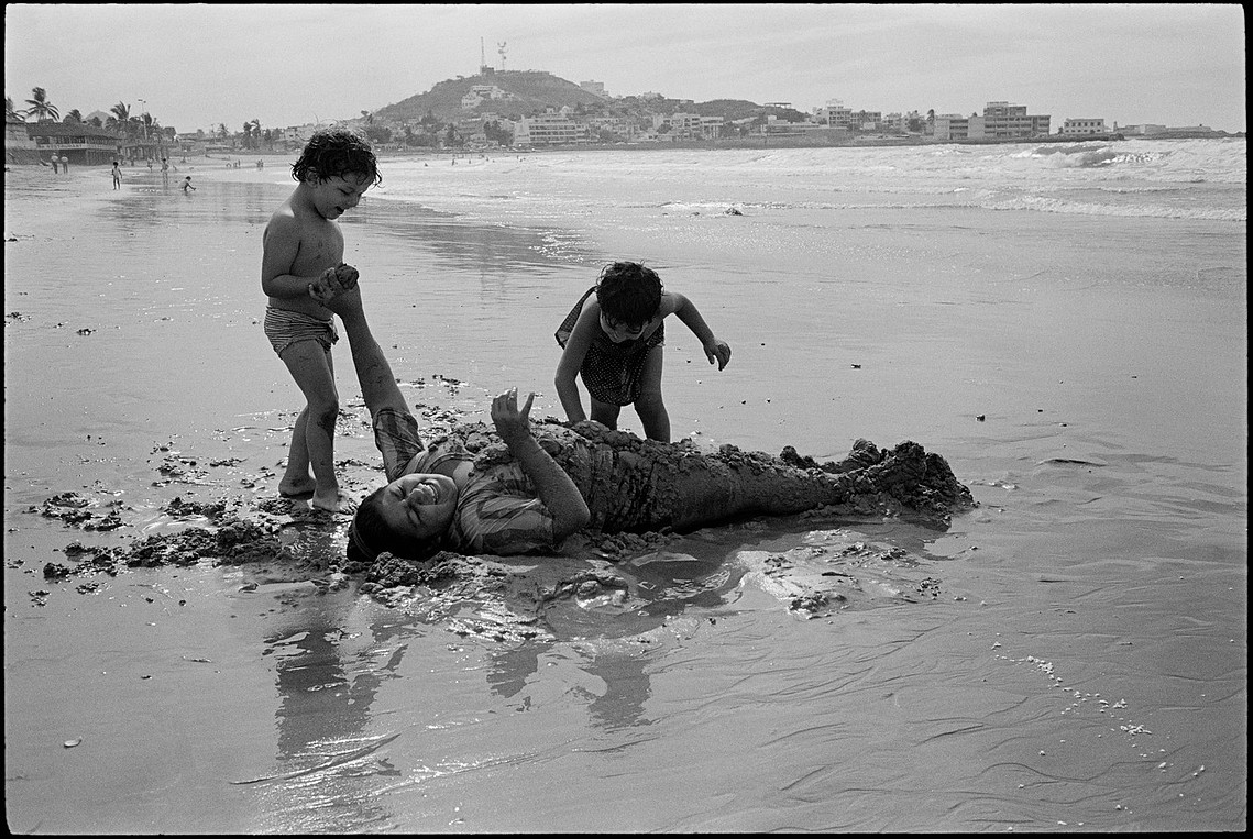 Nicholas Blair photography copyright 1981, black and white, Children on beach, playing
