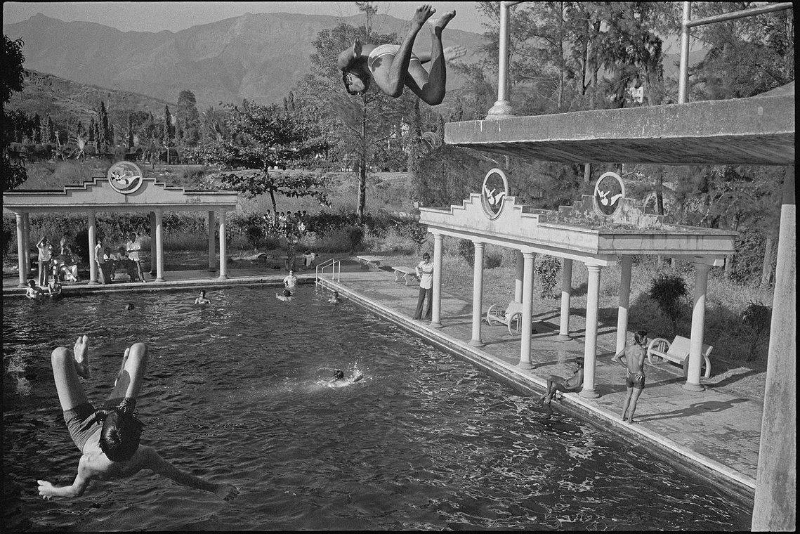 Nicholas Blair photography copyright 1978, black and white, divers, swimming pool