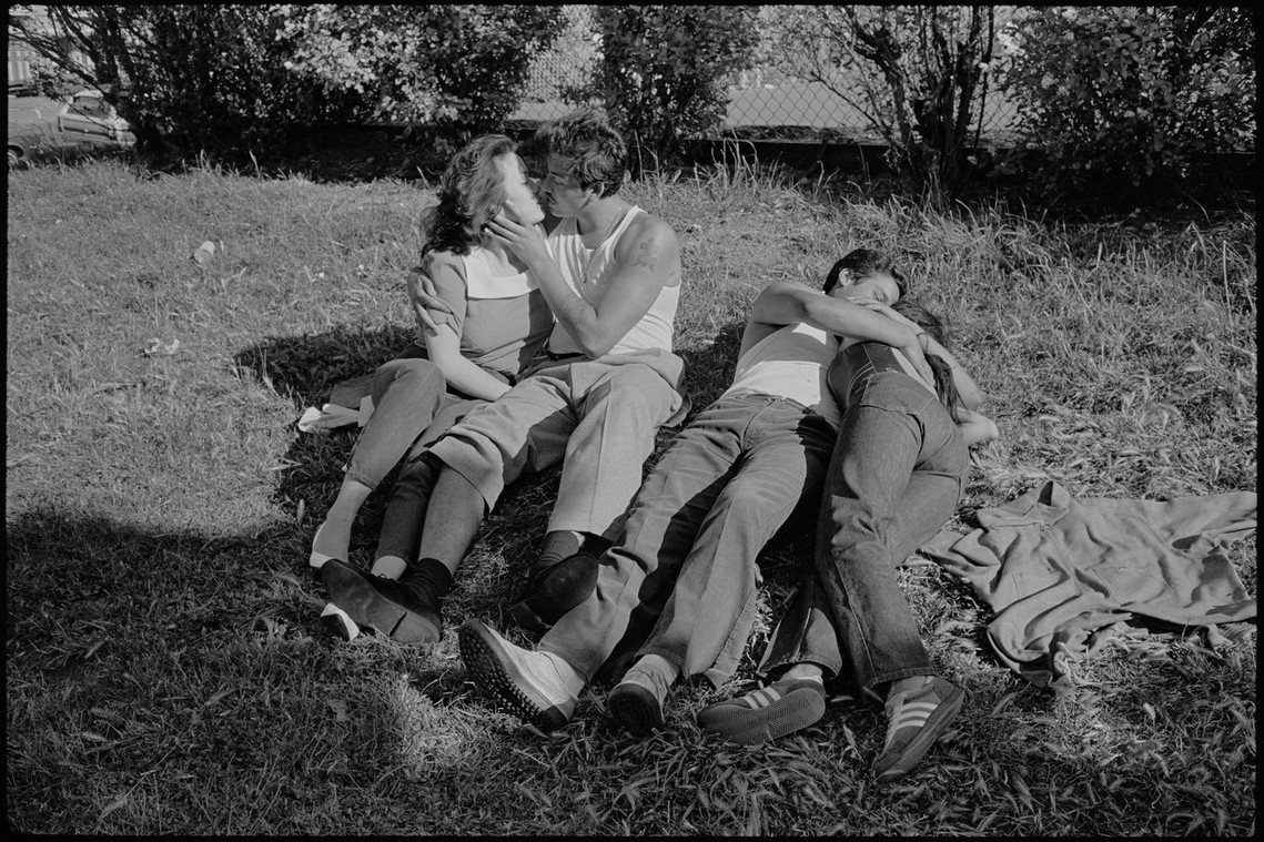 Nicholas Blair Photography copyright 1977, couples kissing in park, black and white