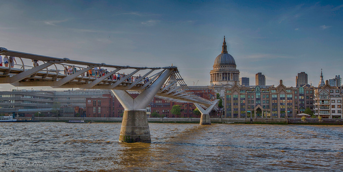 Millennium Bridge with St.Pauls Cathedral in the background
