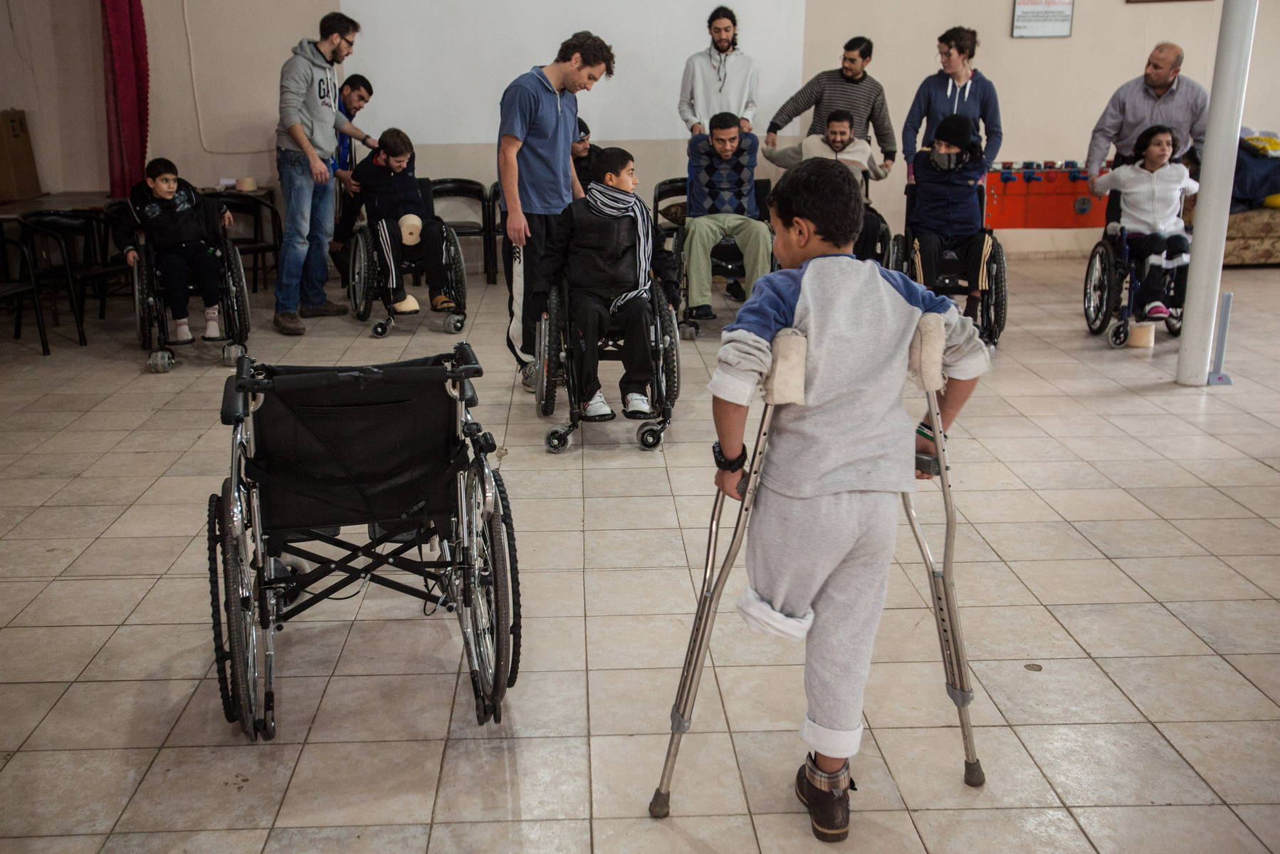 Malik Khaled stands infront of a group of Syrians injured by the ongoing conflict participate in a lesson on how to move and use wheelchairs. Reyhanli, Turkey 01/12/2013 Bradley Secker for the Washington Post