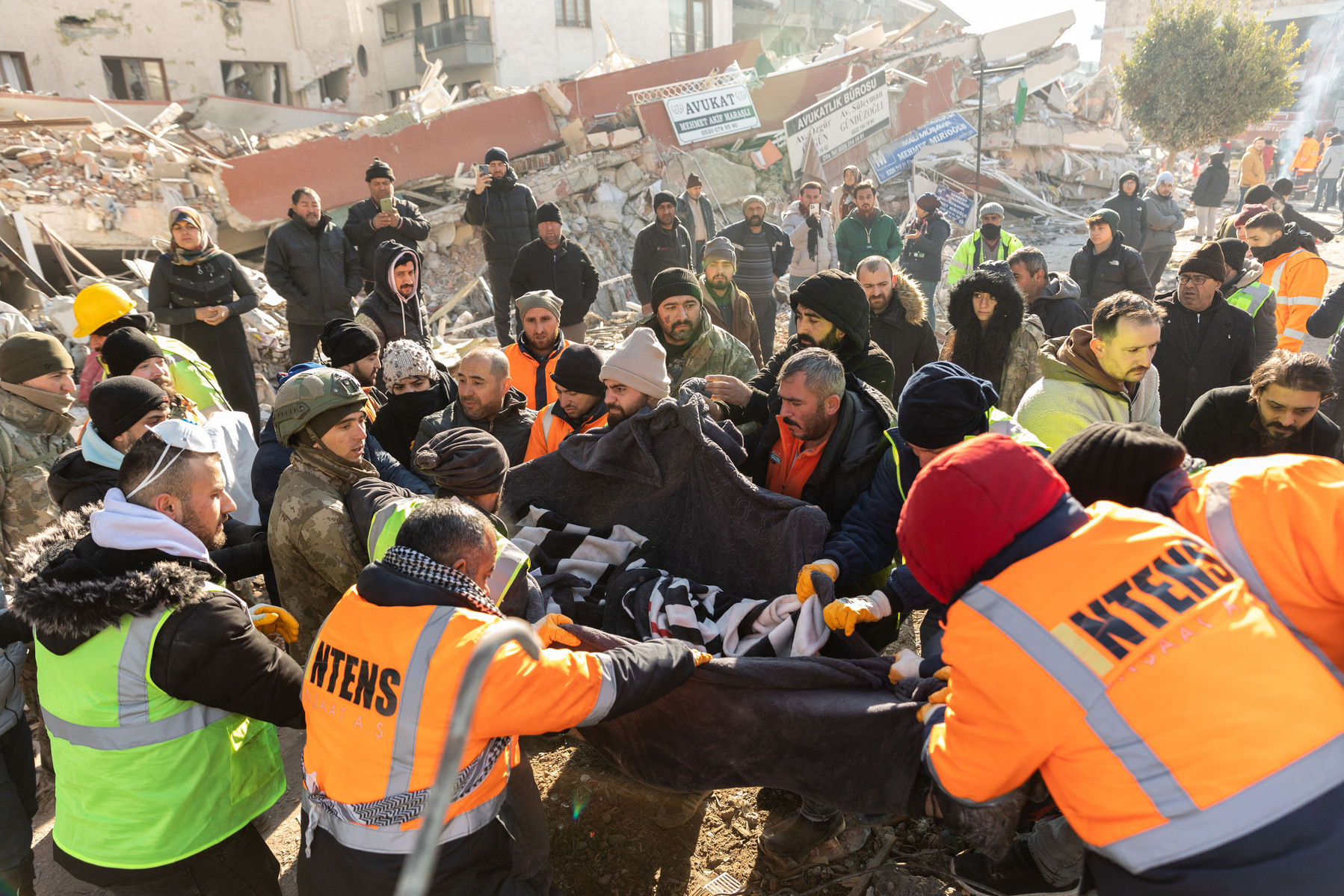 The rescue of a survivor from amongst the rubble on day 4 after the earthquakes hit southern Turkey and northern Syria. Antakya, Hatay, Turkey.