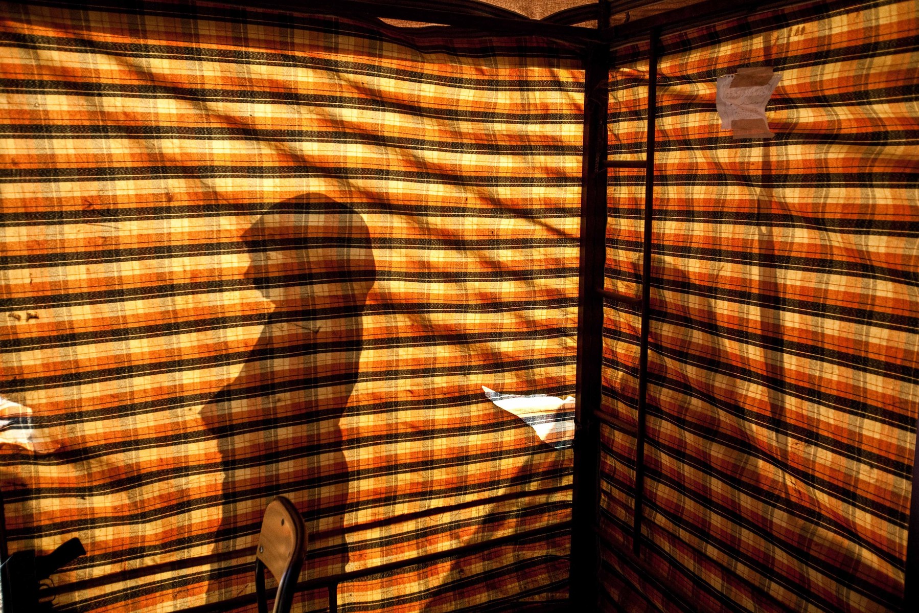 02/12/2012 The silhouette of a Syrian woman outside a medical tent in Atmeh camp for IDP Syrians. Around 12,000 IDP now live in the camp. December 2nd 2012, Atmeh, Syria.