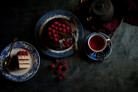 raspberry chocolate cake with tea