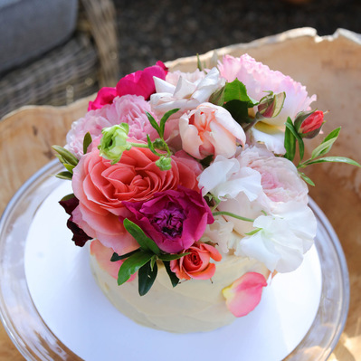 cakes with flowers, custom cakes, bakery, bakery near me, bluem malibu, malibu cakes, malibu bakery, Malibu Bakery, desserts, custom desserts, Malibu cake artist, floral cakes, Malibu wedding cakes, buttercream cakes in Malibu, olive oil cakes in Malibu