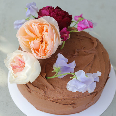 cakes with flowers, custom cakes, bakery, bakery near me, bluem malibu, malibu cakes, malibu bakery, Malibu Bakery, desserts, custom desserts, Malibu cake artist, floral cakes, Malibu wedding cakes, buttercream cakes in Malibu, olive oil cakes in Malibu,