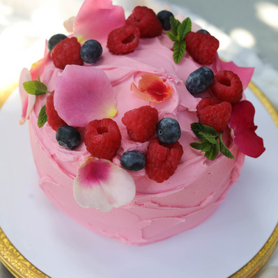 cakes with flowers, custom cakes, bakery, bakery near me, bluem malibu, malibu cakes, malibu bakery, Malibu Bakery, desserts, custom desserts, Malibu cake artist, floral cakes, Malibu wedding cakes, buttercream cakes in Malibu, olive oil cakes in Malibu