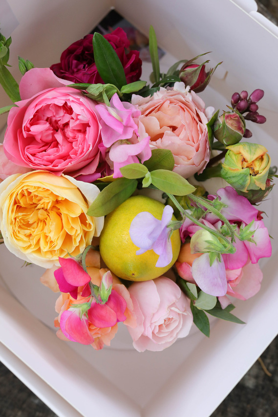 olive oil cakes, cakes with flowers, gorgeous cakes, where to buy a beautiful cake in Malibu, elegant olive oil cakes with flowers, best baker in Malibu