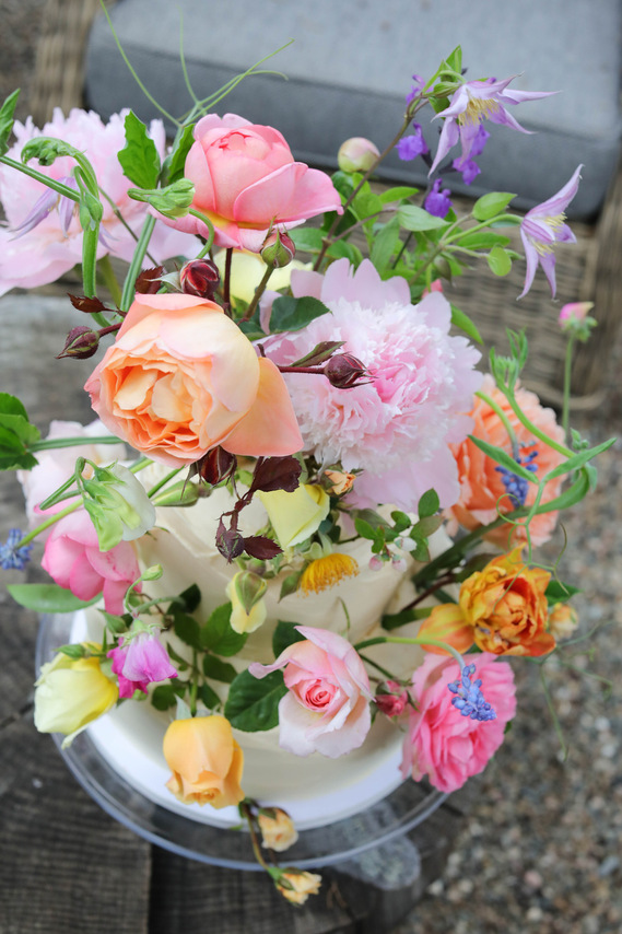 stunning cakes, next level cakes, designer cakes, best cakes in Malibu, olive oil cakes, custom celebration cakes, olive oil cakes Malibu, flower decorated cakes, seasonal cakes Malibu