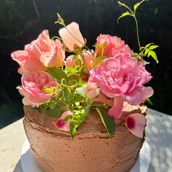 chocolate cake malibu, flowers malibu, malibu bakery, Bluem, shop malibu, best stores in malibu, tourist spots in Malibu, best of LA, best of Malibu, best of California, destination spots, best places to eat in la, best places to eat in malibu