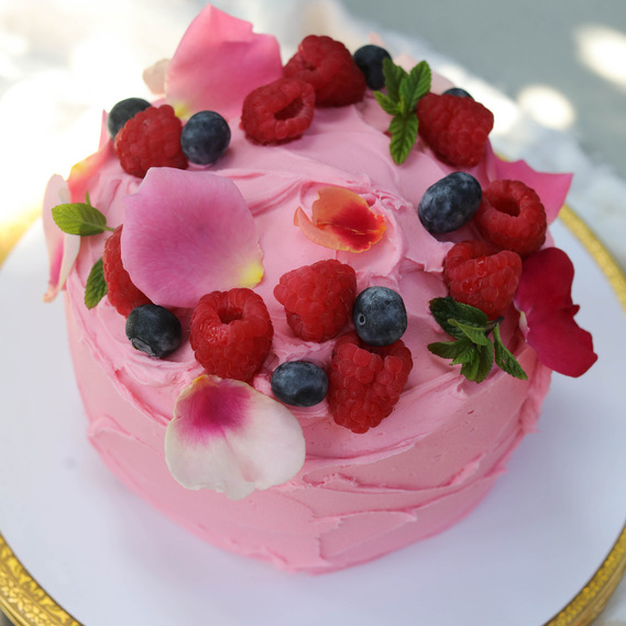 best cakes in la, best cakes in Malibu, bakery near me, celebration cakes, flowers on cakes, themed cakes, birthday cakes