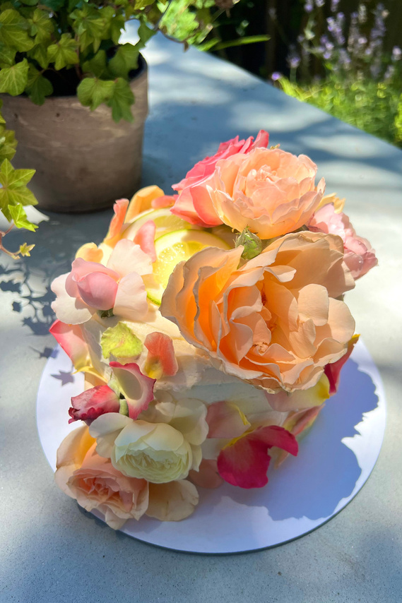 spring cakes, spring cake, spring desserts, easter cakes, birthday cakes, organic baked goods, organic cakes malibu, malibu cakes, custom cakes in malibu, wedding bakeries in malibu
