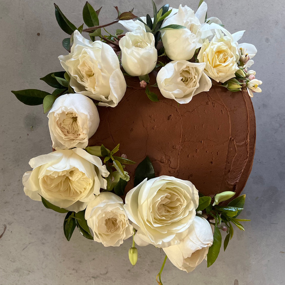 flower cake malibu, bakers malibu, bakery in malibu, cakes in malibu, malibu cakes, chocolate cakes malibu, chocolate cakes la