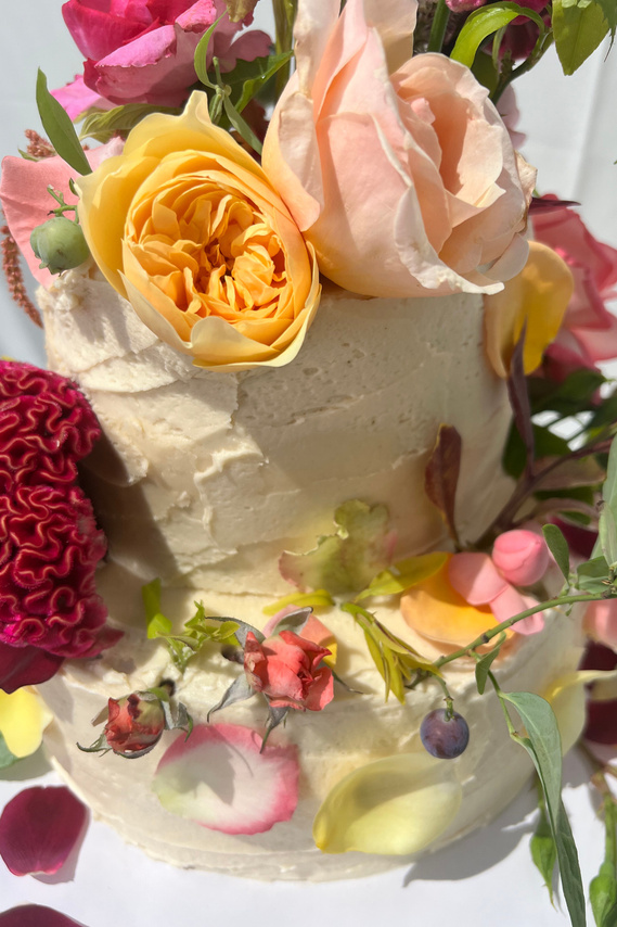 cakes with fruit, wedding cakes