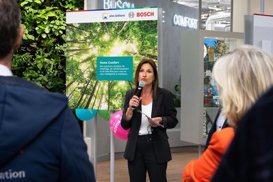 Photographie professionnelle capturant une présentation corporate pour Bosch, avec une mise en scène soignée mettant en valeur la durabilité et l’innovation.