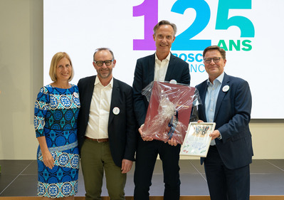 Découvrez les moments forts de la célébration des 125 ans de Bosch France, capturés lors d’un événement corporate unique. Entre rires, discours et convivialité, ces photos reflètent l’esprit d’innovation et de collaboration de cette entreprise.