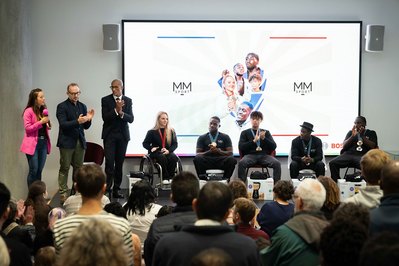 Événement inspirant à Saint-Ouen : cérémonie des champions des JO 2024 avec Flora Vautier et le maire, dans le cadre d’un partenariat Bosch. Captures professionnelles pour une mise en valeur corporate.