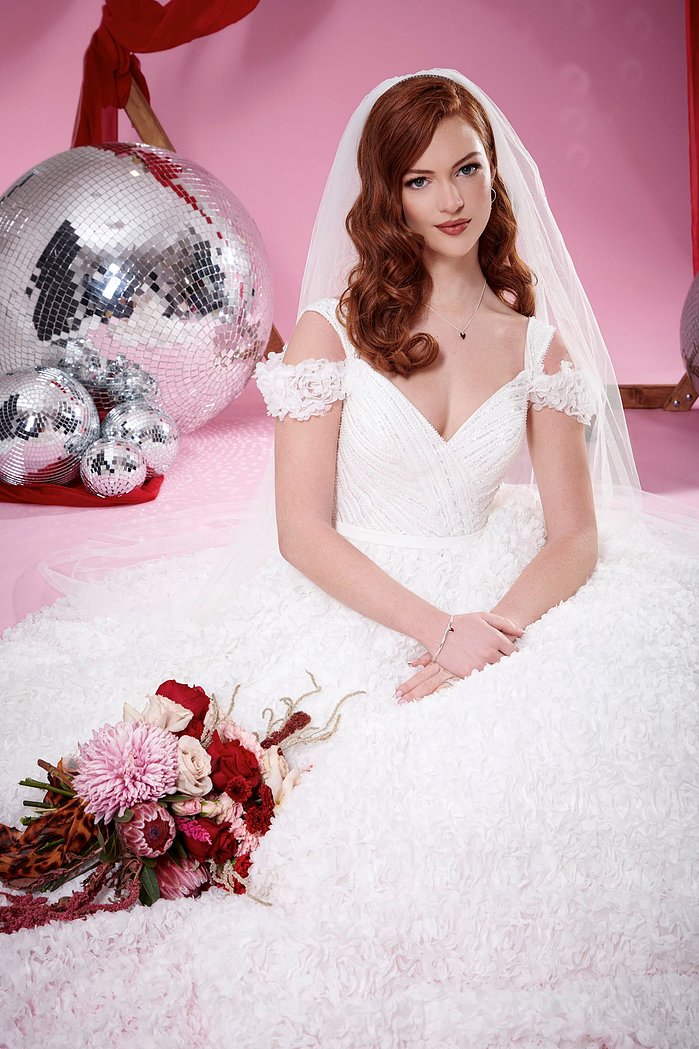Latest Studio Photography Trends for Wedding Magazines UK
Fashion Photography Studio Innovations for Peebles Media London
Cutting-Edge Makeup Photography for Magazine Features Glasgow
Trendsetting Beauty Studio Photography for Tie the Knot Edinburgh