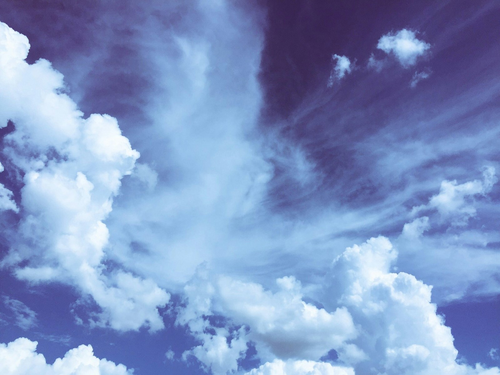 Symbolbild: Himmel mit Wolken