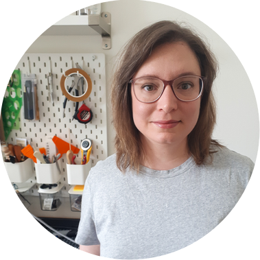 Portrait de Marie-Anne Simard dans son atelier