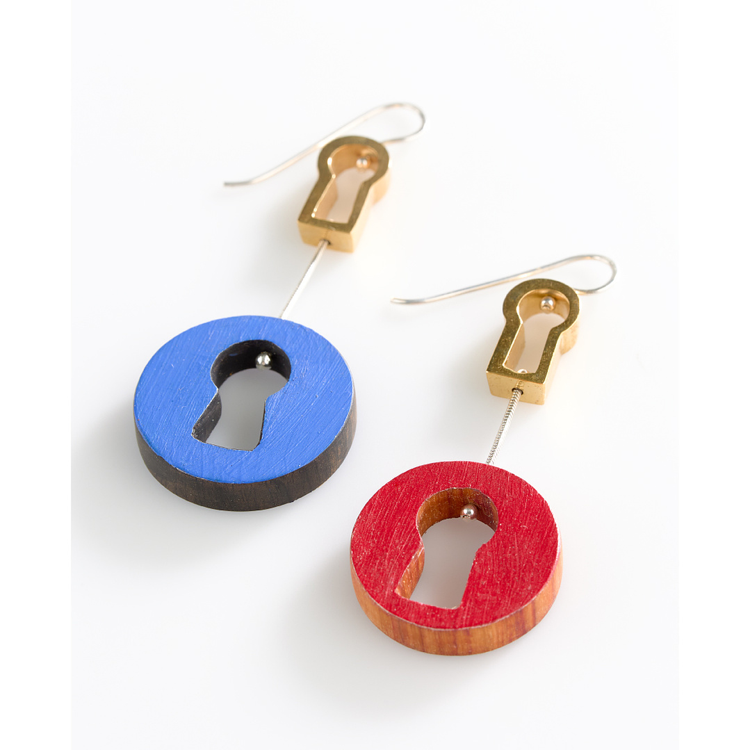 Eszter Zámori's piece created for Challenge 2023 Jewelry and Travel. Another Place - Porto earrings.
