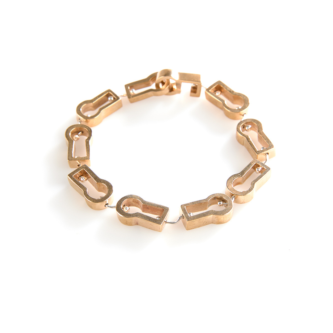 Eszter Zámori's piece created for Challenge 2023 Jewelry and Travel. Titled Other Places - Italian City-States bracelet.