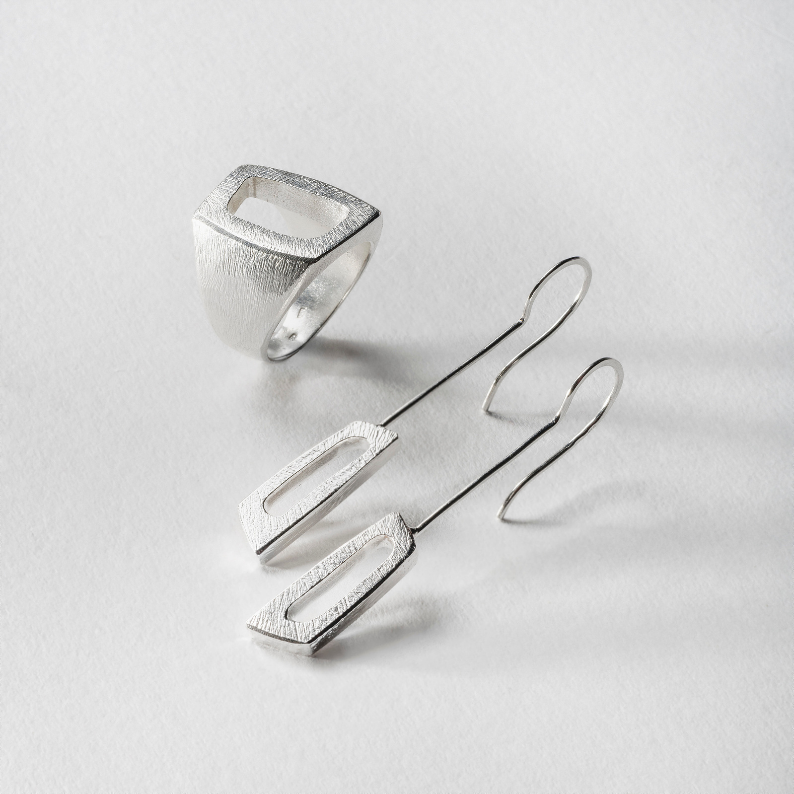 Silver ring and earrings from the Alfonsina series.