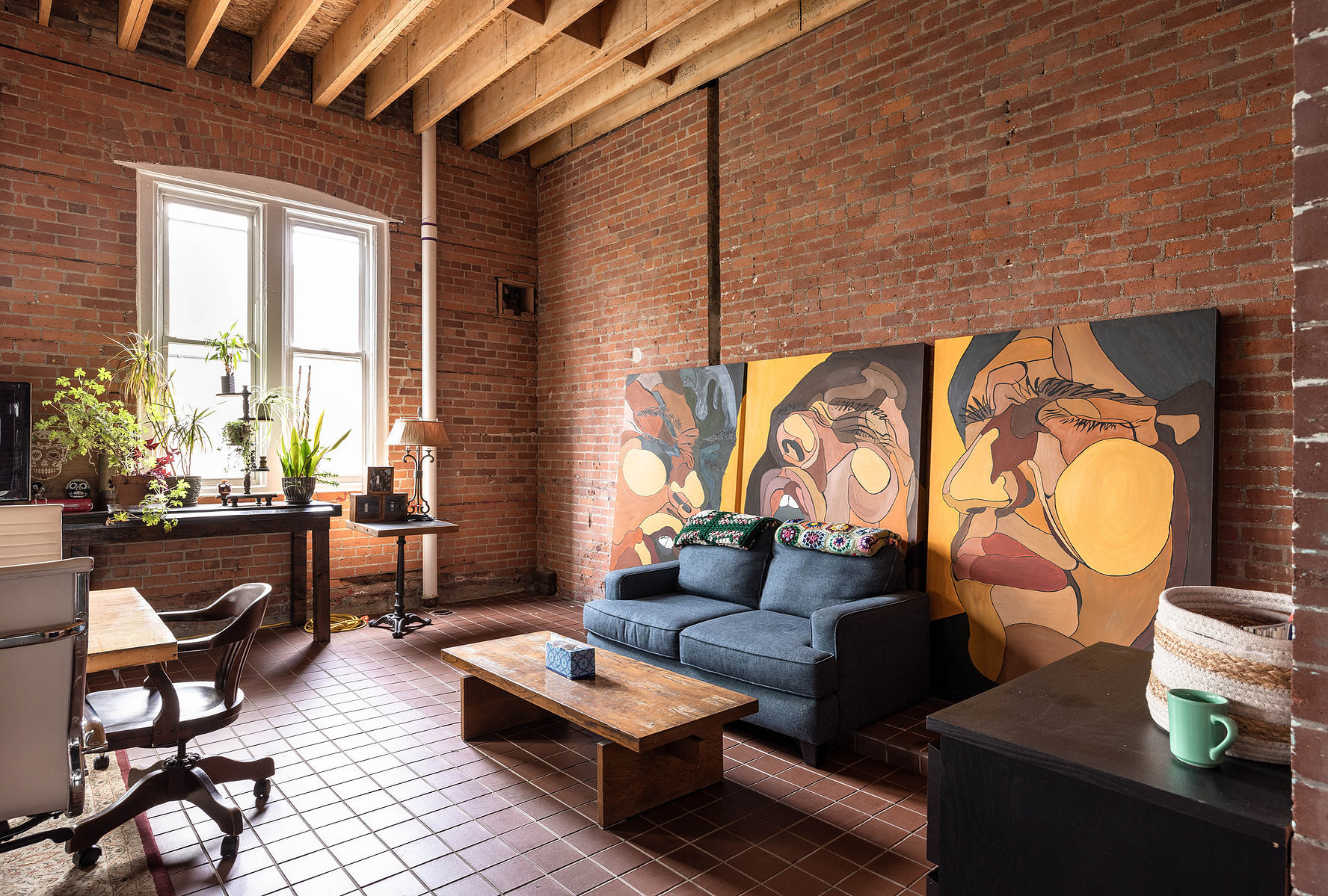 Interior view of photography and videography studio lounge at Enginehouse 27 located in Detroit, MI available for daily rental which includes, grip, lighting, capture cart, camera stand, lounge, generous space.