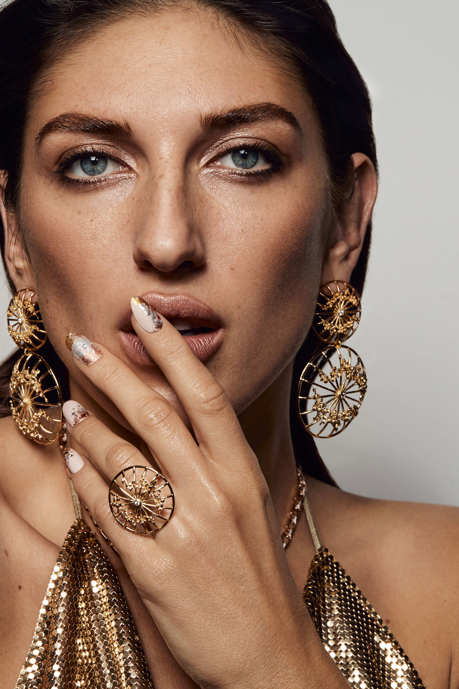 Editorial retouching high end beauty montreal skin retouch